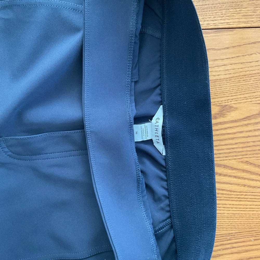 Athleta Navy Endless High Rise Cargo Pant. Navy Blue with zip front/rear pockets - Picture 3 of 13